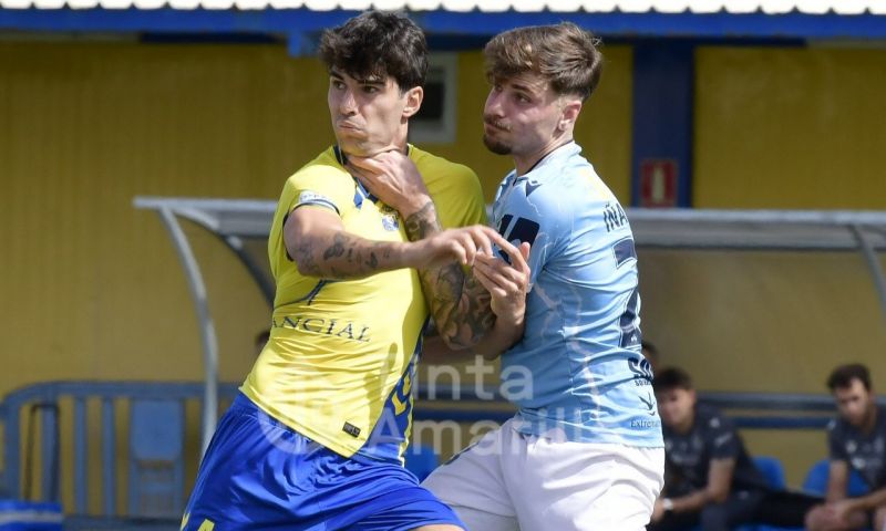 Carlos Navarro, el central zurdo con potencial de bombardero