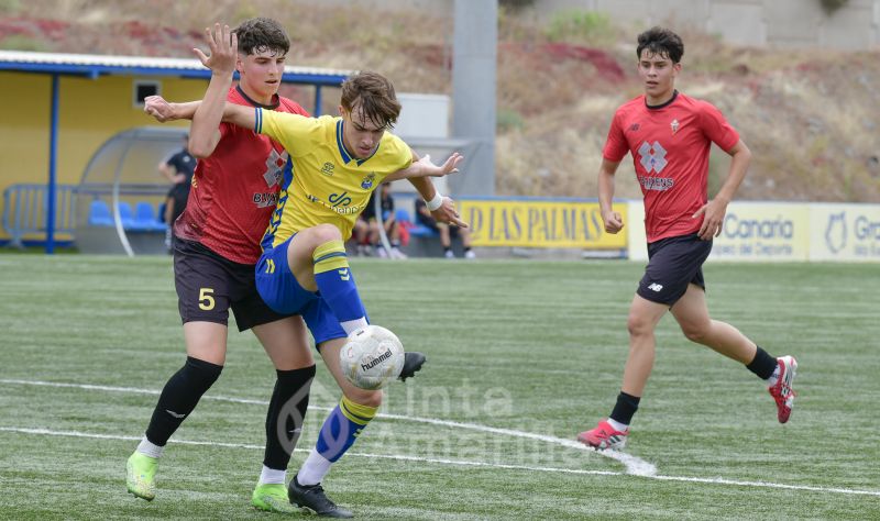 El duelo UD Las Palmas-CD Tenerife por el título regional se resuelve en la última jornada