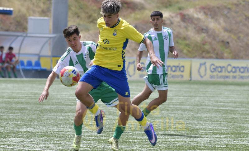 El entrenador de la UD explica por qué se ha fijado en el juvenil Rafa Cruz
