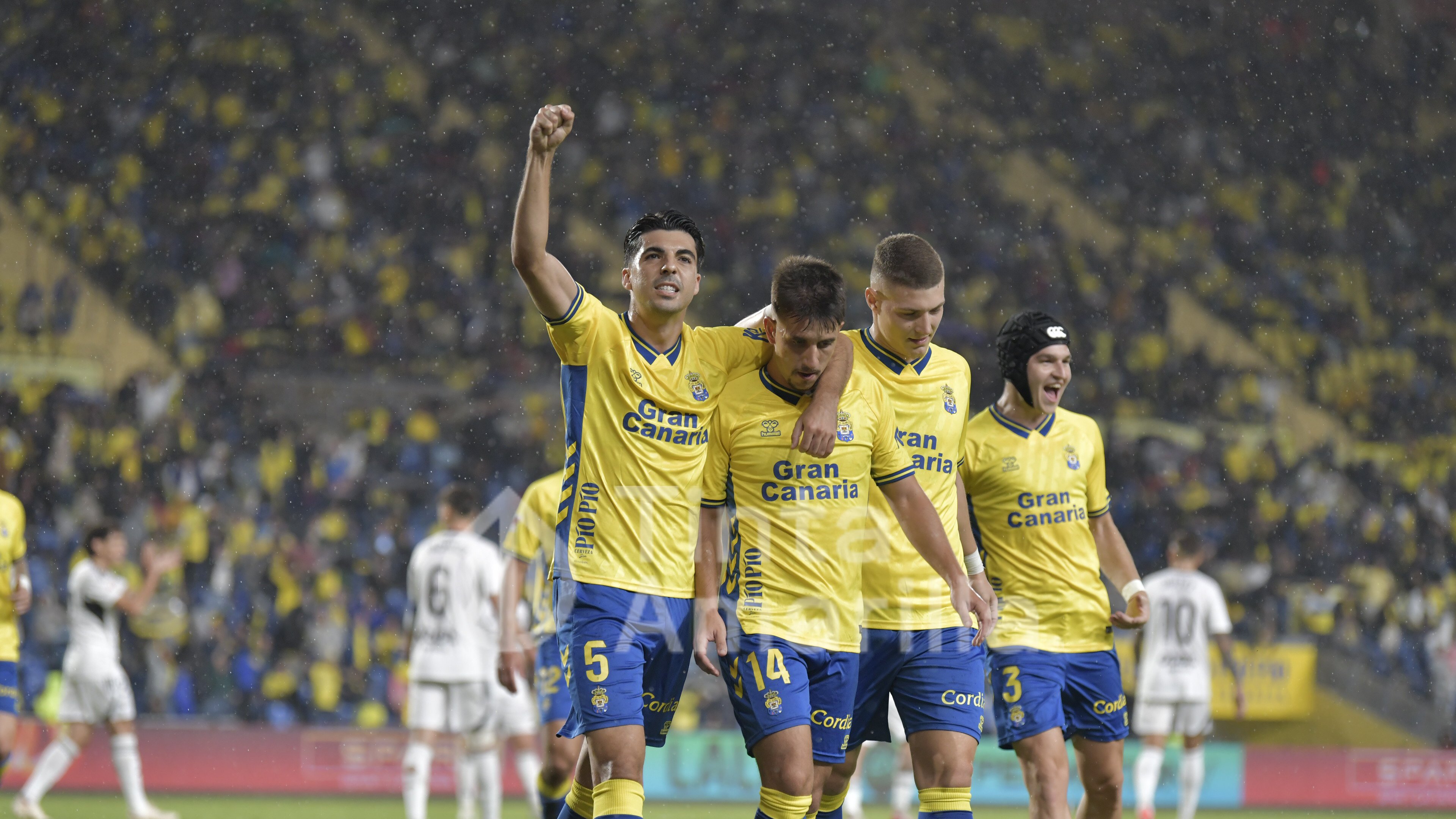 2-1: La UD tumba al Albacete con el manual del pase y del suspense