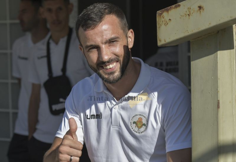 La emotiva despedida de Santi Domínguez tras 11 temporadas en el Villa de Santa Brígida