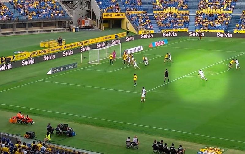 Un colosal despiste defensivo que pudo costar caro a la UD