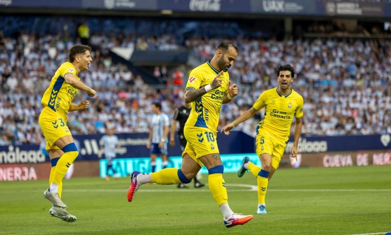 1-1: Los jugadores de la UD regresan sobre sus escudos tras una gran batalla en Málaga