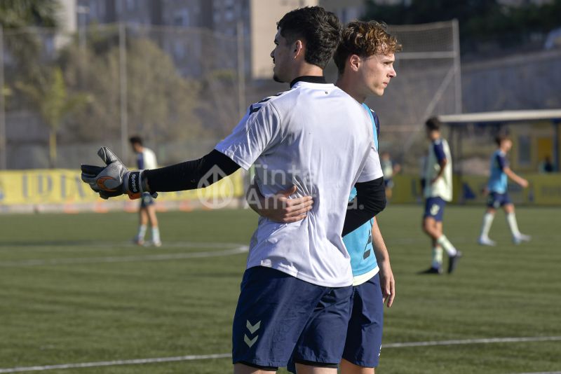 Fotos: Las Palmas Atlético y el juvenil de honor en su primer acto de 2025