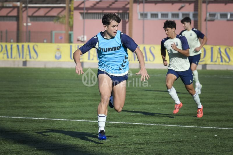 Fotos: Las Palmas Atlético y el juvenil de honor en su primer acto de 2025