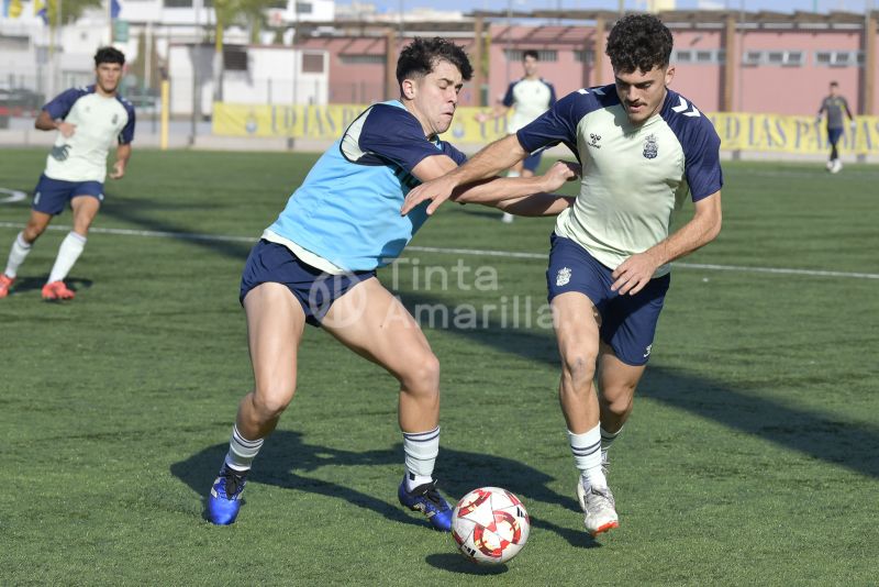 Fotos: Las Palmas Atlético y el juvenil de honor en su primer acto de 2025