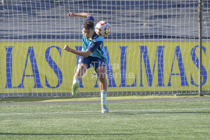 Fotos: Las Palmas Atlético y el juvenil de honor en su primer acto de 2025