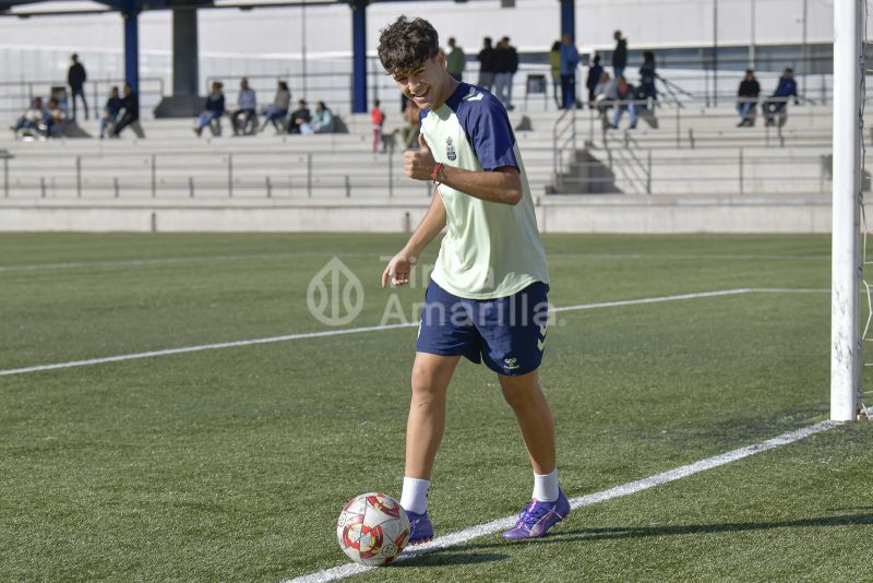 Fotos: Las Palmas Atlético y el juvenil de honor en su primer acto de 2025