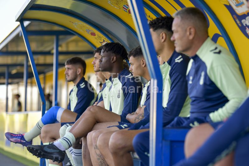 Fotos: Las Palmas Atlético y el juvenil de honor en su primer acto de 2025