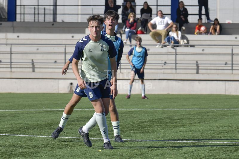 Fotos: Las Palmas Atlético y el juvenil de honor en su primer acto de 2025