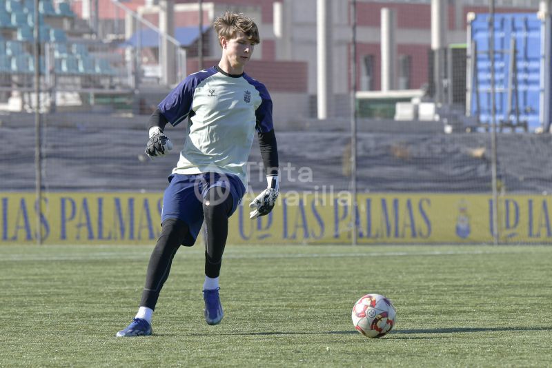 Fotos: Las Palmas Atlético y el juvenil de honor en su primer acto de 2025