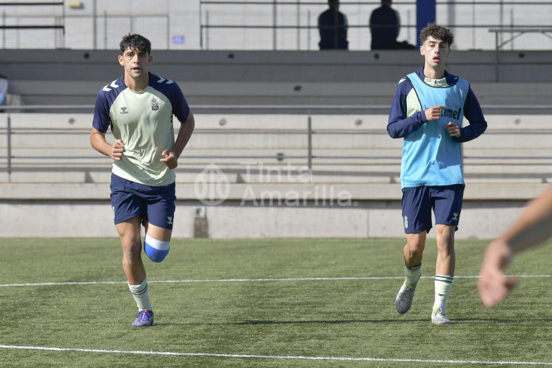 Fotos: Las Palmas Atlético y el juvenil de honor en su primer acto de 2025