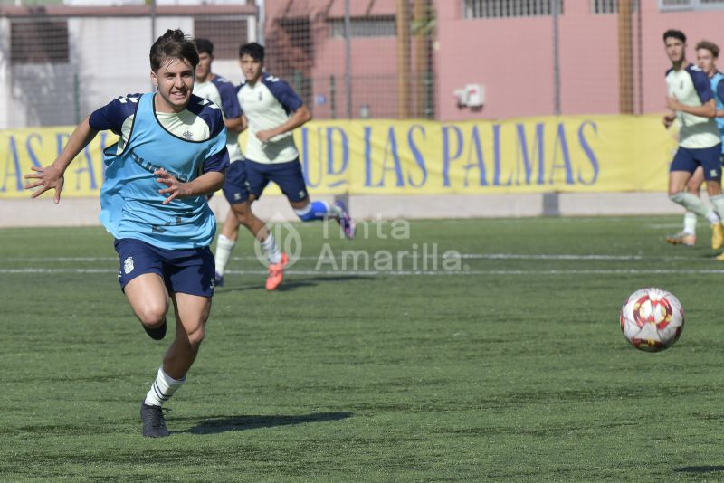 Fotos: Las Palmas Atlético y el juvenil de honor en su primer acto de 2025