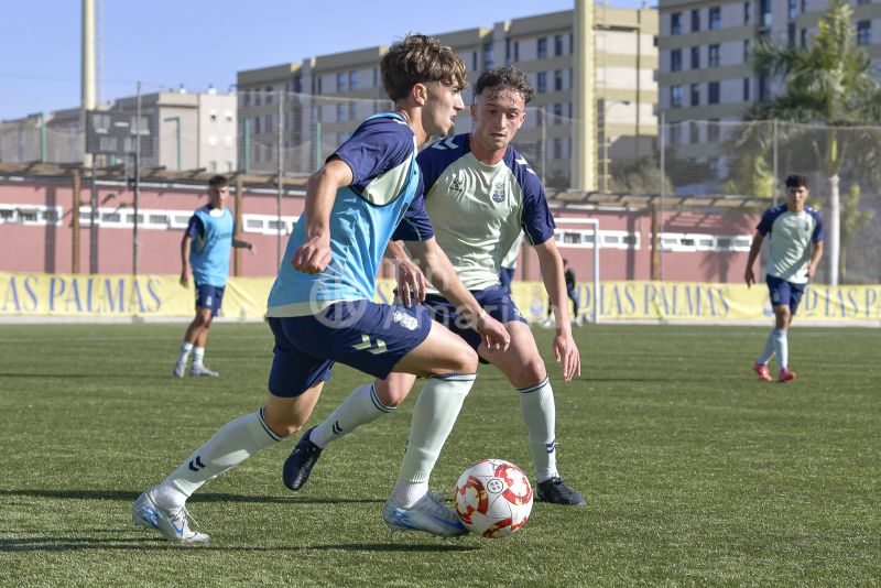 Fotos: Las Palmas Atlético y el juvenil de honor en su primer acto de 2025