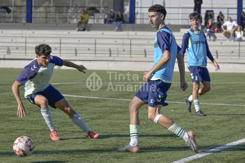 Fotos: Las Palmas Atlético y el juvenil de honor en su primer acto de 2025