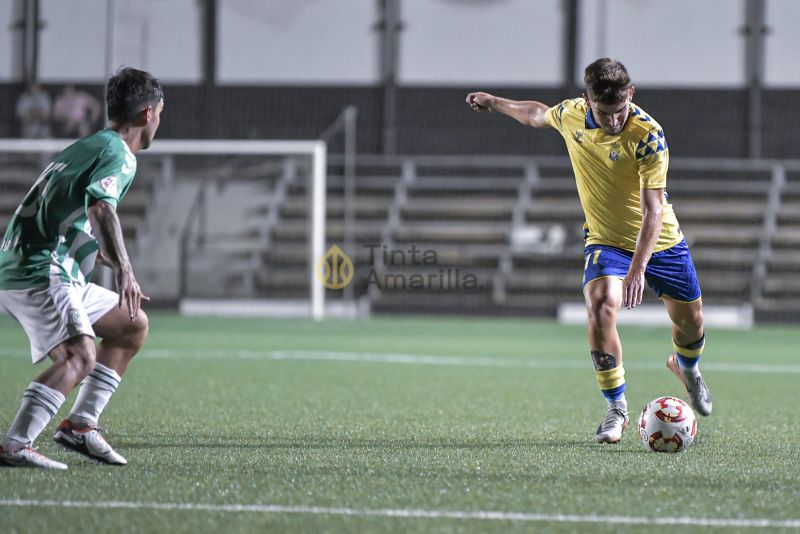 0-2: Las Palmas Atlético inicia la Liga con dos golazos y tres puntazos