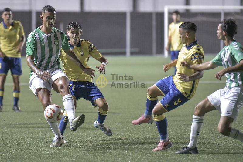 0-2: Las Palmas Atlético inicia la Liga con dos golazos y tres puntazos