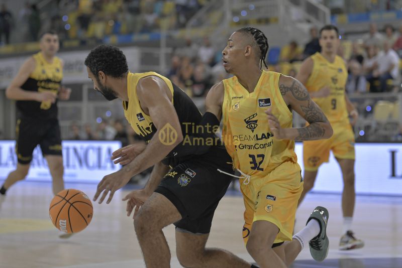 73-68: El Granca se lleva el primer derbi del verano