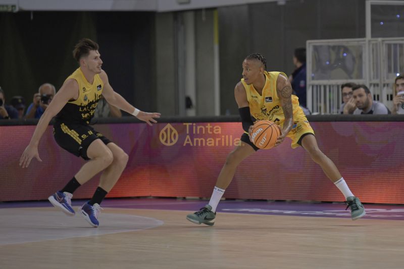 73-68: El Granca se lleva el primer derbi del verano