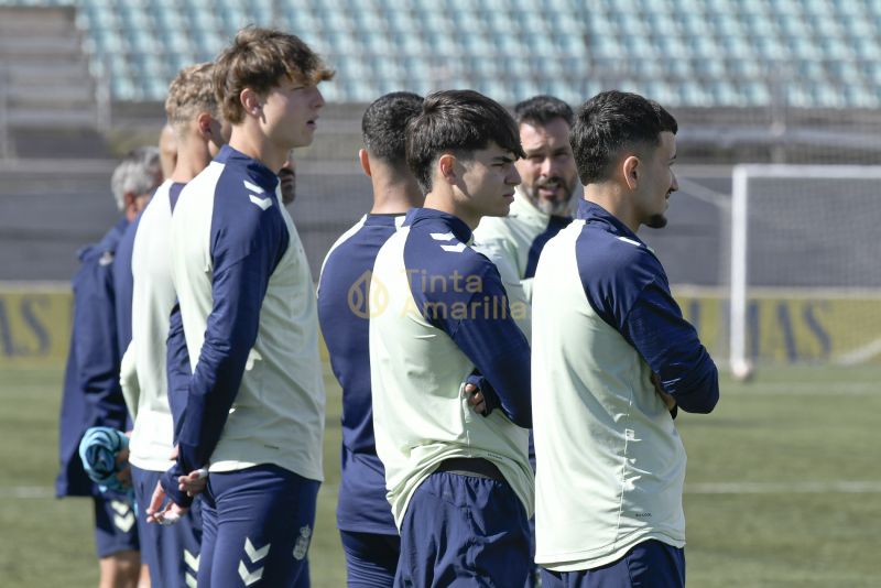 Fotos: Las Palmas C, con toga de juez de la Preferente