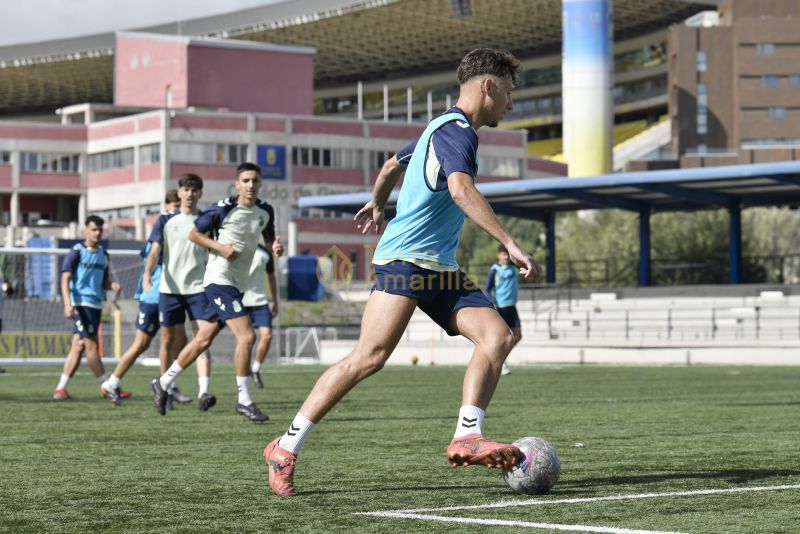 Fotos: Las Palmas C, con toga de juez de la Preferente
