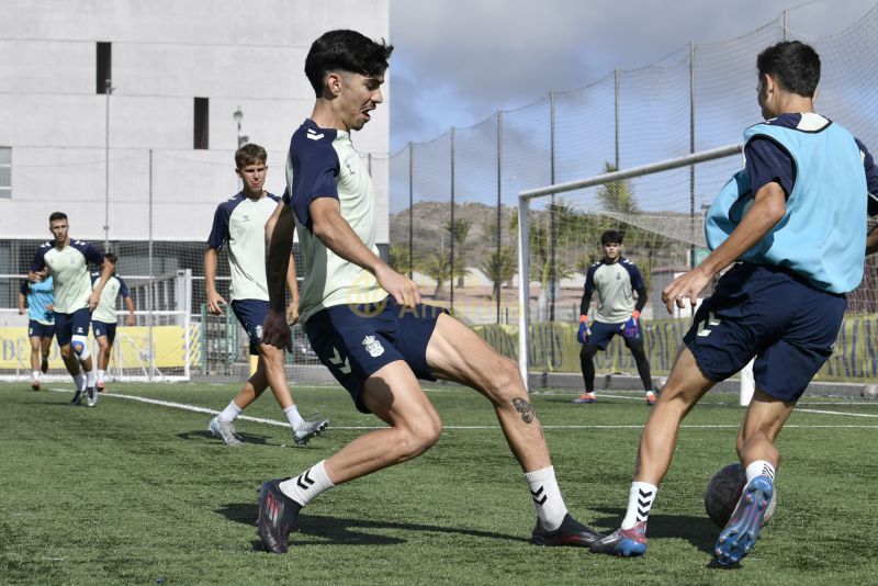 Fotos: Las Palmas C, con toga de juez de la Preferente