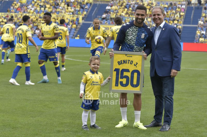 2-1: Las Palmas sabe sufrir y ganar al primero y al colista