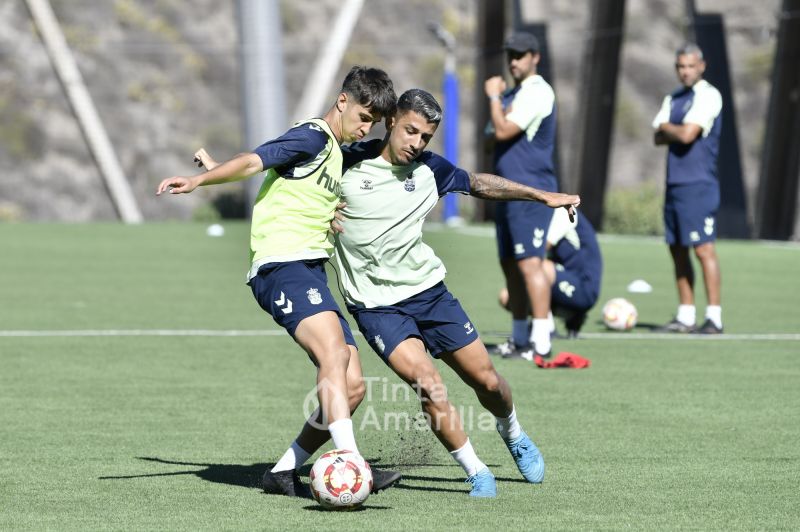 Fotos: El filial, con refuerzos, prepara la visita al Santa Úrsula