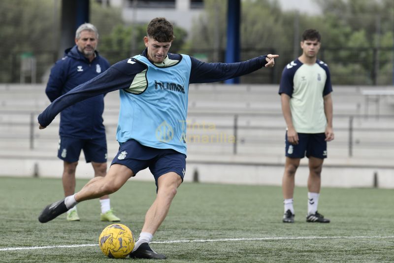 Fotos: Las Palmas C cuida su visita a Los Nidillos