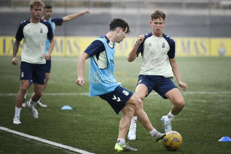Fotos: Las Palmas C cuida su visita a Los Nidillos