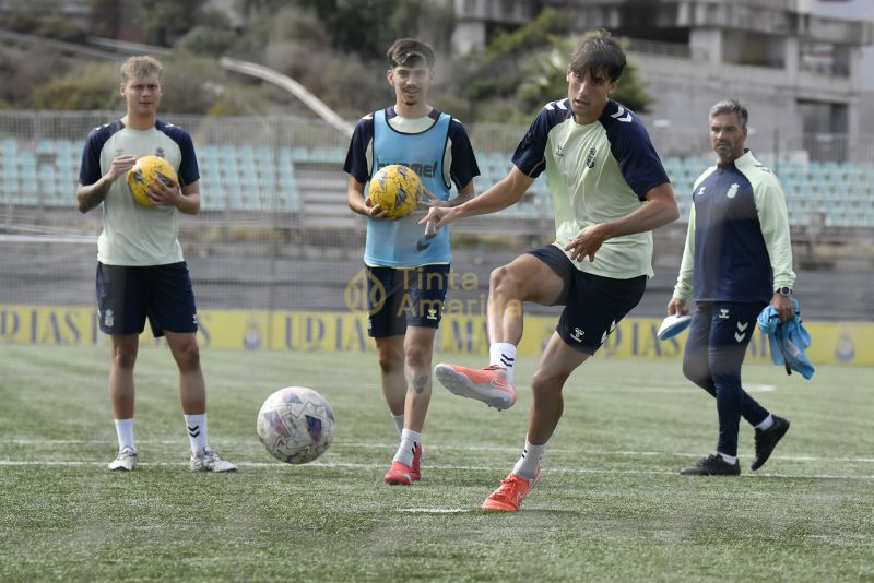 Fotos: Las Palmas C cuida su visita a Los Nidillos