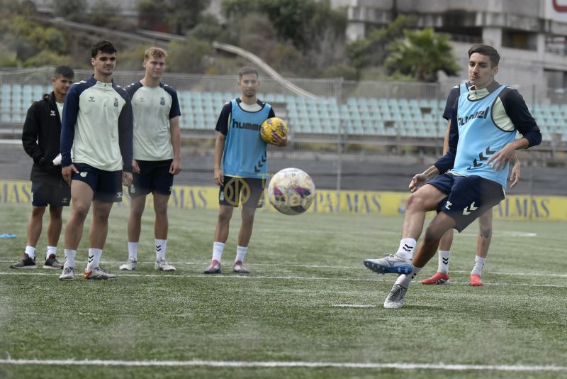 Fotos: Las Palmas C cuida su visita a Los Nidillos
