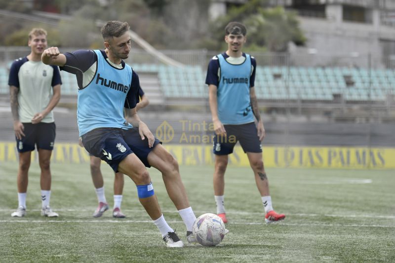 Fotos: Las Palmas C cuida su visita a Los Nidillos