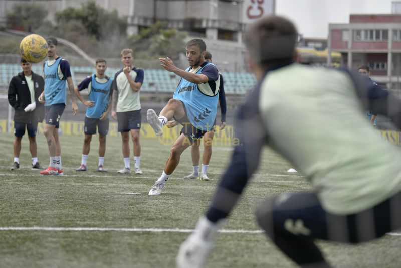 Fotos: Las Palmas C cuida su visita a Los Nidillos