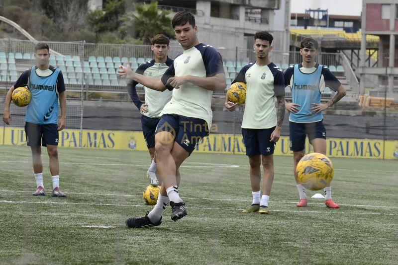 Fotos: Las Palmas C cuida su visita a Los Nidillos