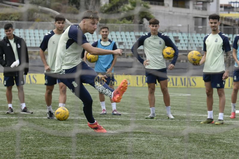 Fotos: Las Palmas C cuida su visita a Los Nidillos
