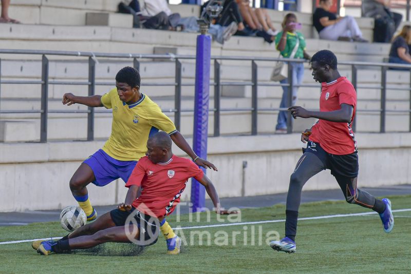 Fotos: Los equipos D de la UD Las Palmas y Muelle Grande cierran la temporada
