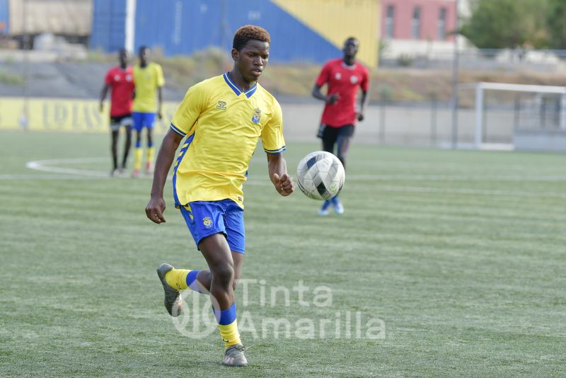 Fotos: Los equipos D de la UD Las Palmas y Muelle Grande cierran la temporada
