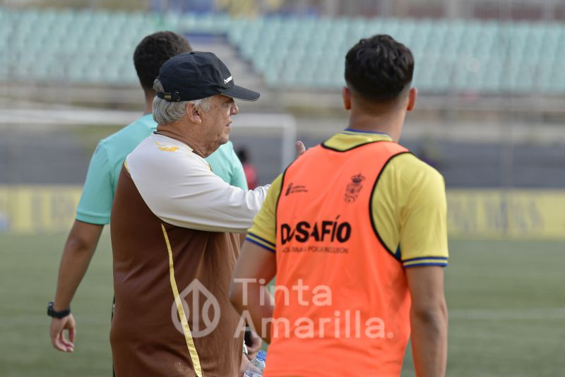 Fotos: Los equipos D de la UD Las Palmas y Muelle Grande cierran la temporada