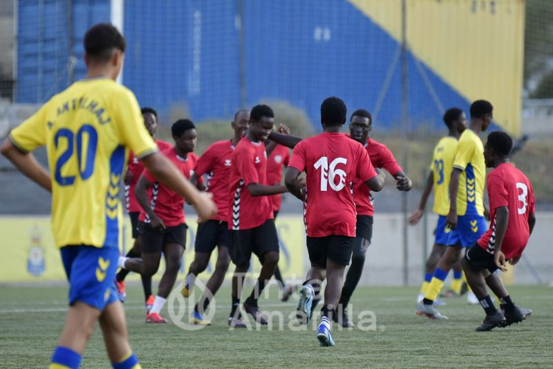 Fotos: Los equipos D de la UD Las Palmas y Muelle Grande cierran la temporada