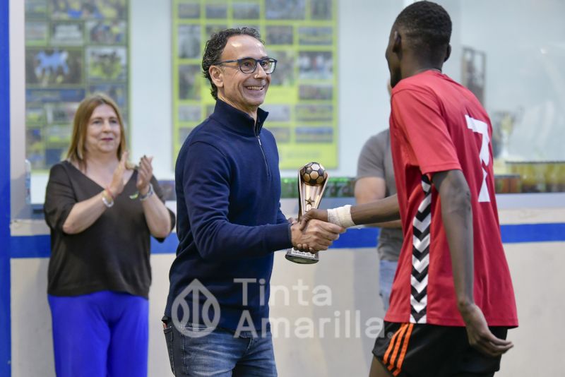 Fotos: Los equipos D de la UD Las Palmas y Muelle Grande cierran la temporada