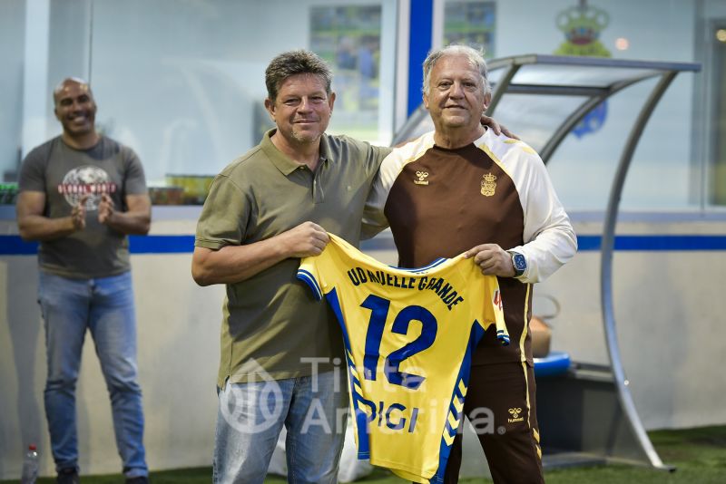 Fotos: Los equipos D de la UD Las Palmas y Muelle Grande cierran la temporada