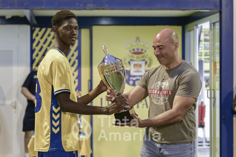 Fotos: Los equipos D de la UD Las Palmas y Muelle Grande cierran la temporada