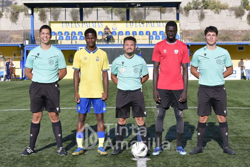Fotos: Los equipos D de la UD Las Palmas y Muelle Grande cierran la temporada