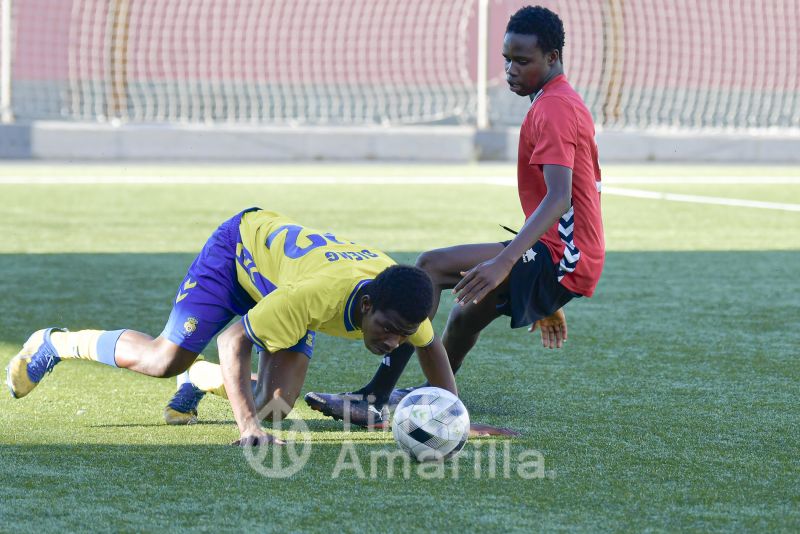 Fotos: Los equipos D de la UD Las Palmas y Muelle Grande cierran la temporada