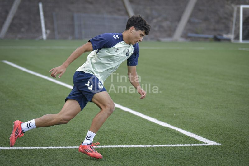 Fotos: El filial se prepara para un sábado maradoniano