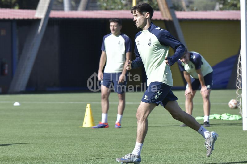 Fotos: El filial se prepara para un sábado maradoniano