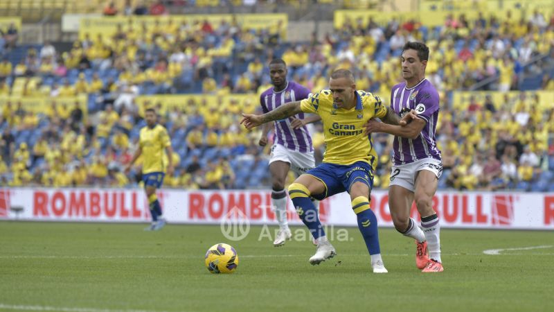 2-1: Las Palmas sabe sufrir y ganar al primero y al colista