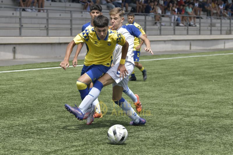 Fotos: El cadete de la UD golea al Fundación del Tenerife (4-1)