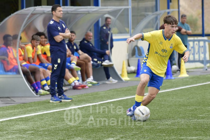 El duelo UD Las Palmas-CD Tenerife por el título regional se resuelve en la última jornada